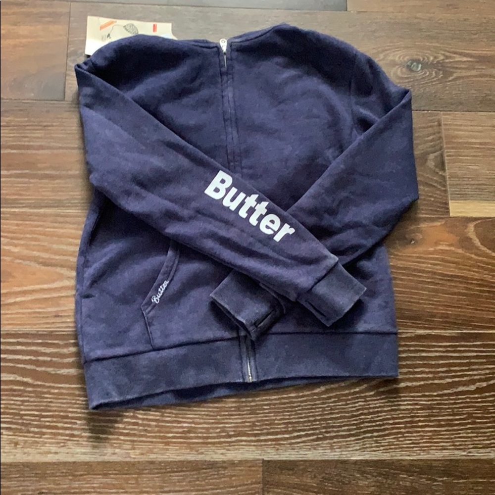 Cute butter sweatshirt that still has the tag